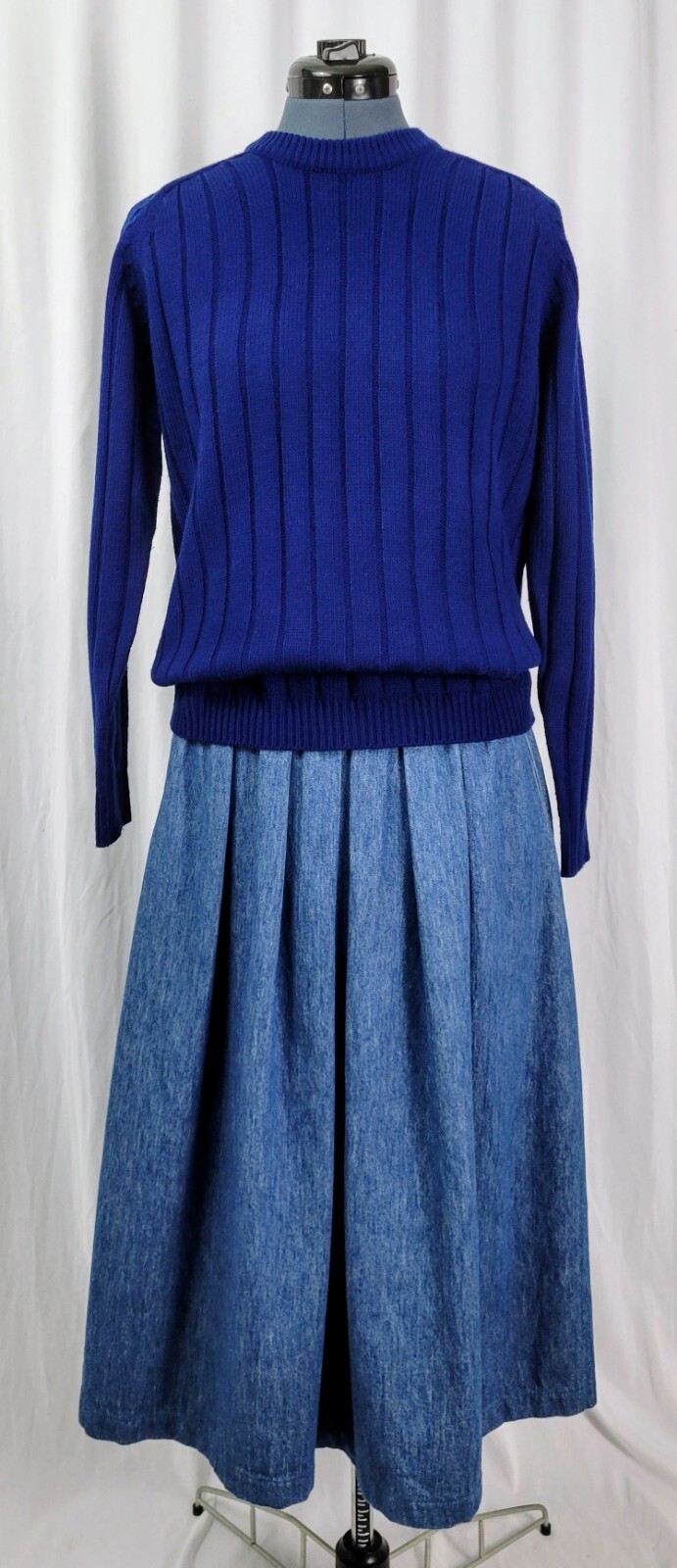 Vtg Cable Knit Crew Neck w Raglan Sleeves in Navy Blue w Zipper Neck Size M?