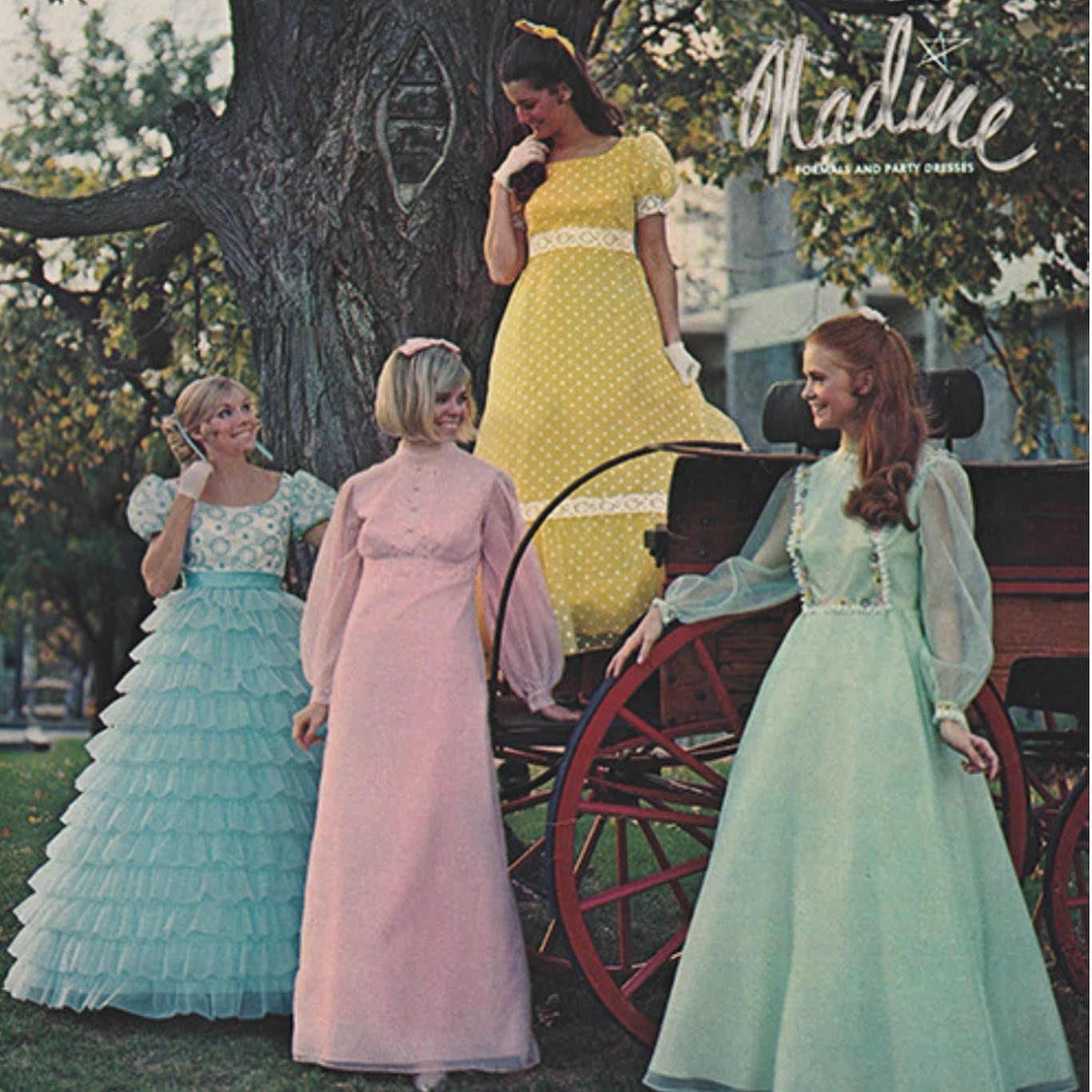 Vintage 60&rsquo;s Nadine Yellow Daisy Pattern Tiered Ruffled Formal/Prom Gown SM