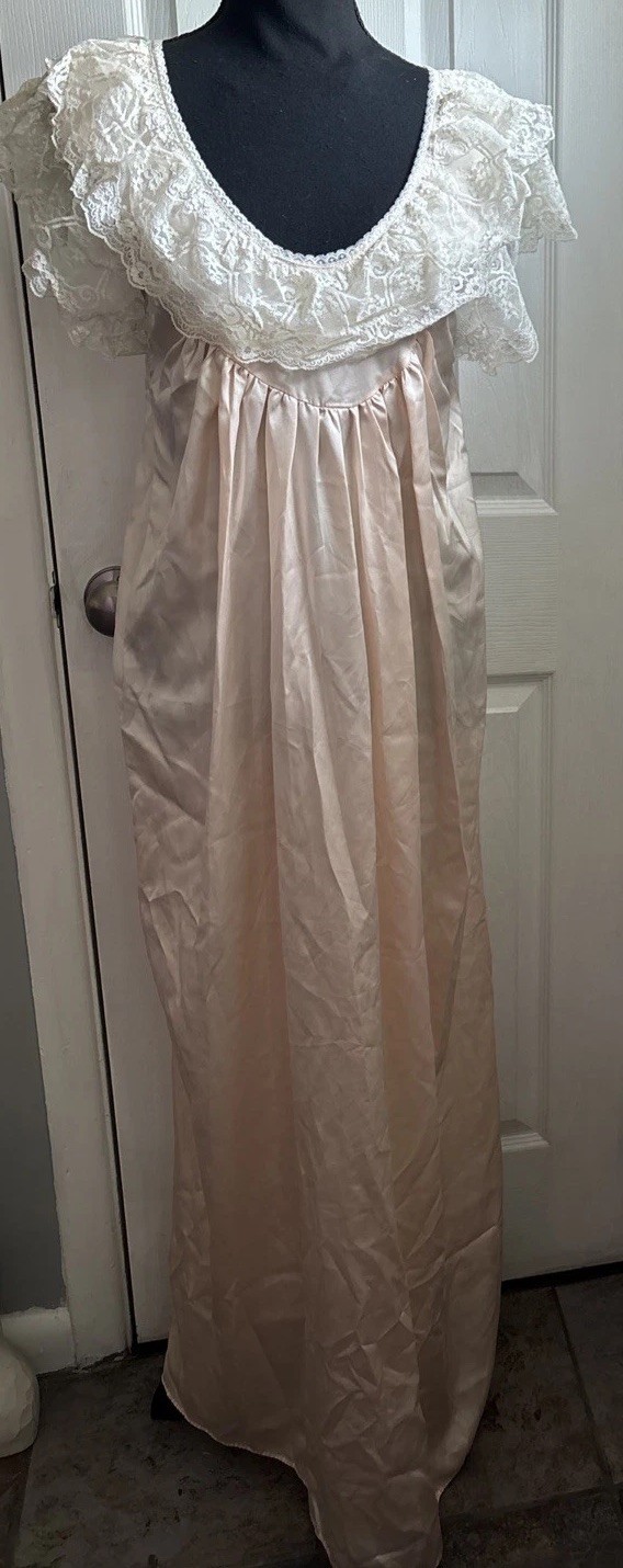 Vtg Lily Of France Peach Ivory Lace Long Maxi Nightgown Flutter Pleated EUC S