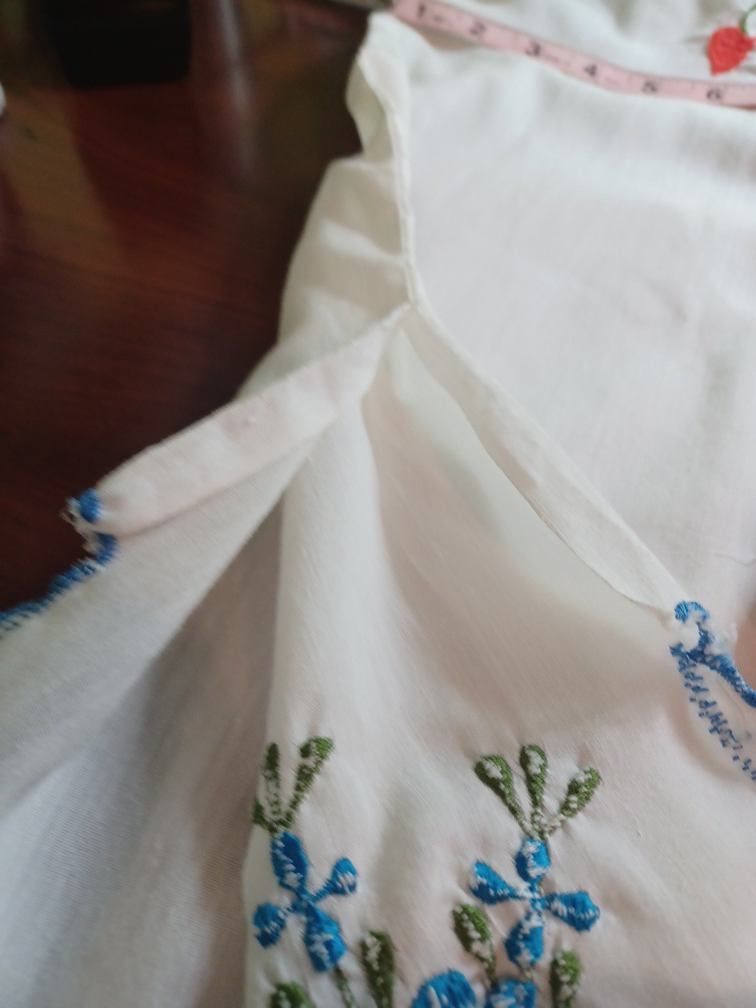 Sweet Vintage Embroidered Lightweight Mexican Style Top