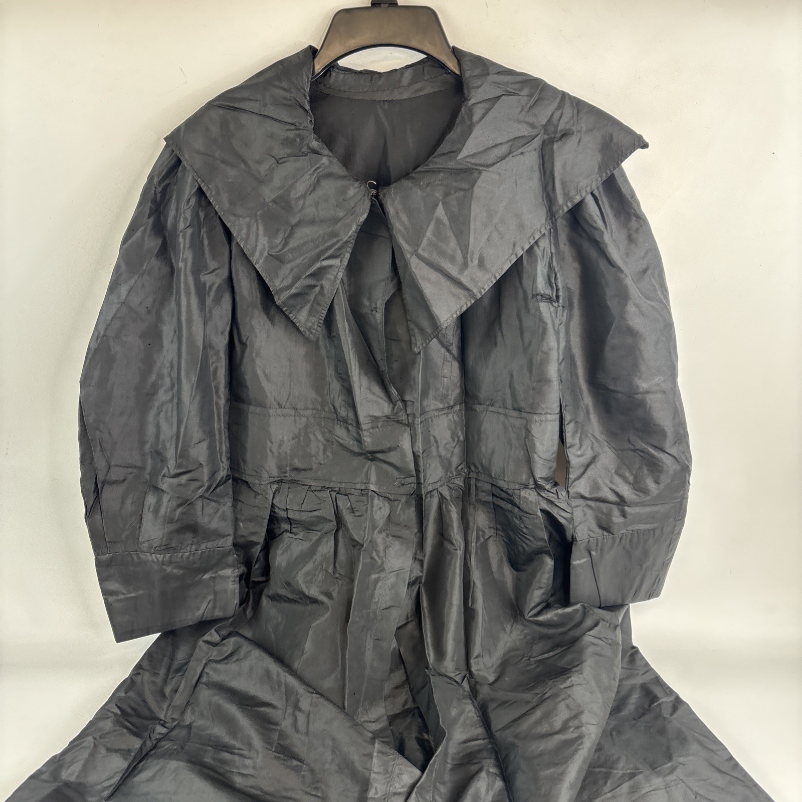 1800&rsquo;s Antique Victorian Ladies Black Silk Taffeta Mourning Coat w/ Large Collar
