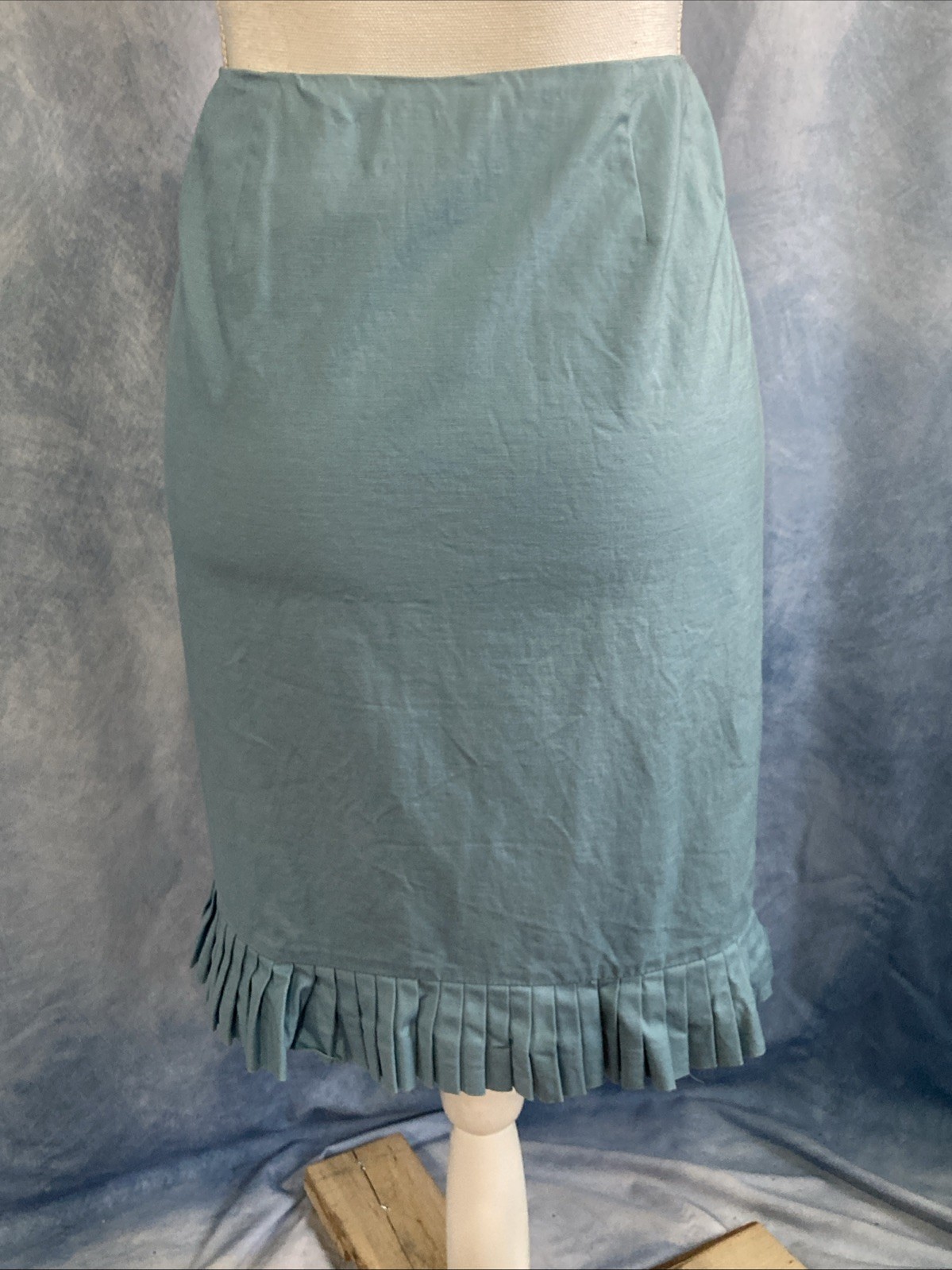 Vintage 1990s ALFANI Skirt Size 6 Light Blue Cotton Silk Blend Lined Ruffle Hem