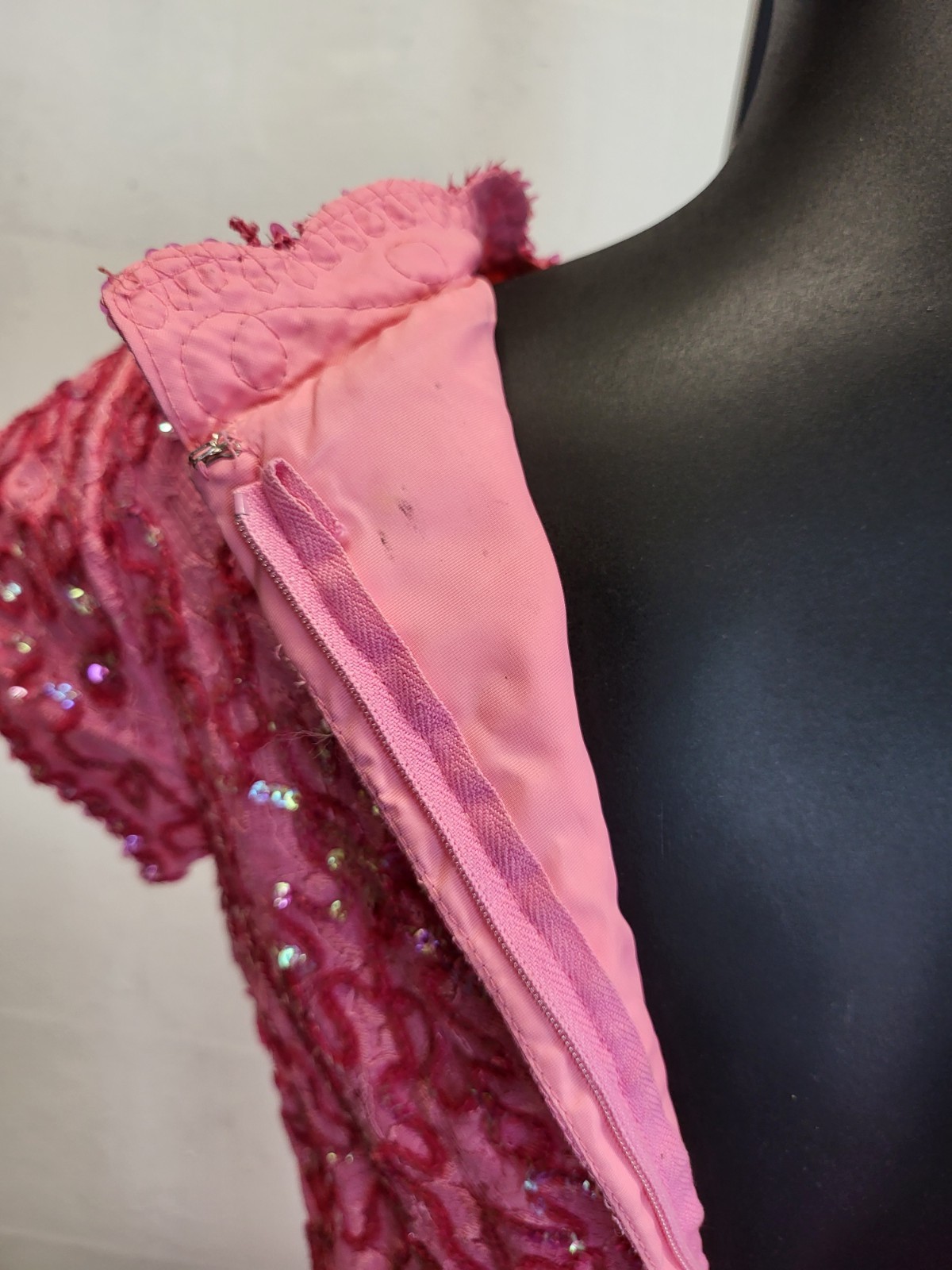 1960&rsquo;s Vibrant Pink Shimmering Sequin & Lace Hostess Gown Dress Size 10