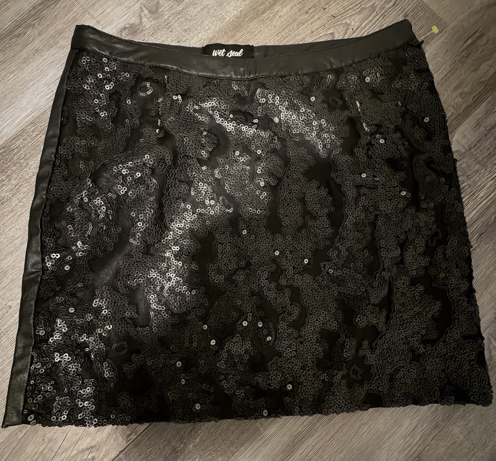 Vintage Y2k Wet Seal Women&rsquo;s Skirt Mini Medium Sequin Faux Leather Pencil