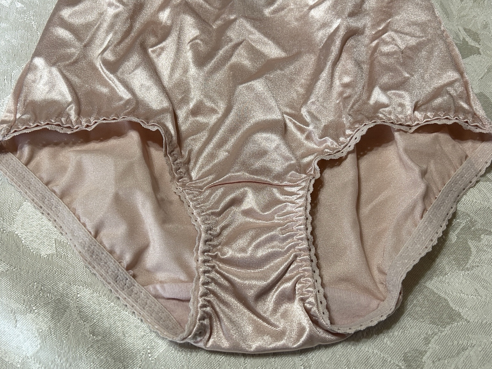 NWOT Vtg VANITY FAIR 40301 Second Skin Satin S Pink Brief Panties #328