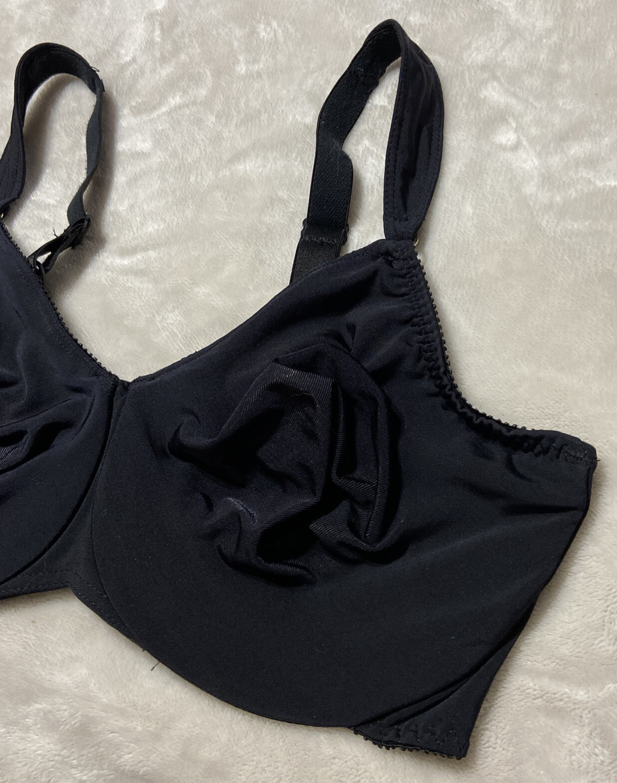 Olga~Vintage~Bra~Size 38DD~Underwire~Mesh Cup~Adjustable~35009~Black~EUC