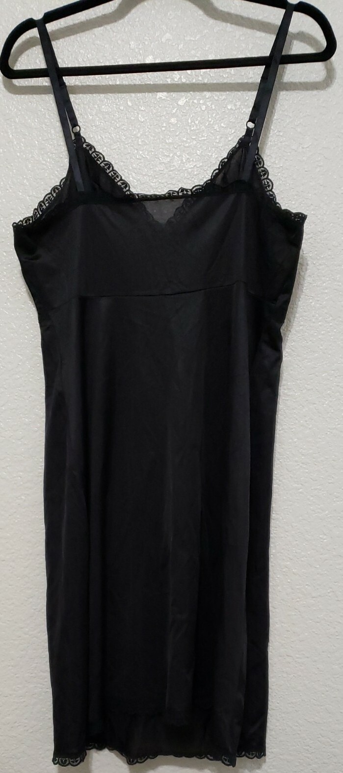Sears Doesn&rsquo;t Slip Nylon Womens Full Slip. Sz 40. Black.Made in USA.Vintage.