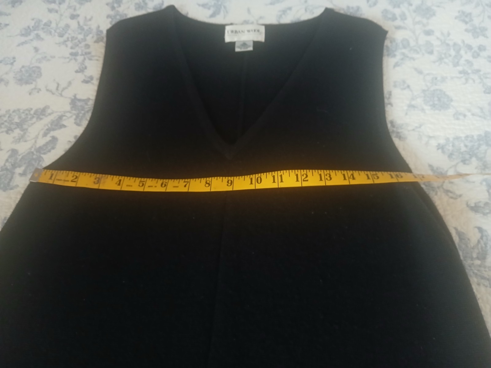 Vintage 1990&rsquo;s Urban Wool Size Medium V-neck Jumper