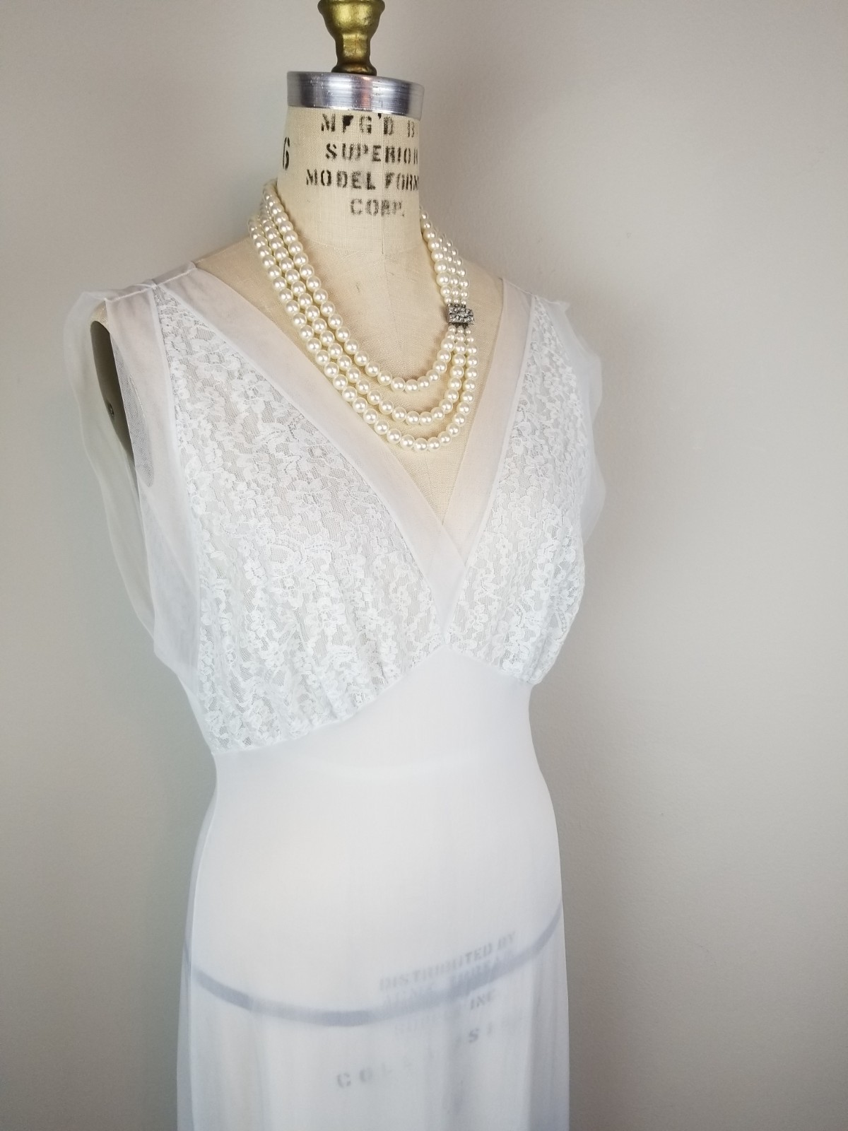 Vintage 1950&rsquo;s Glamorous Powder Blue « Myth » Nightgown Van Raalte Bust Size 34~36