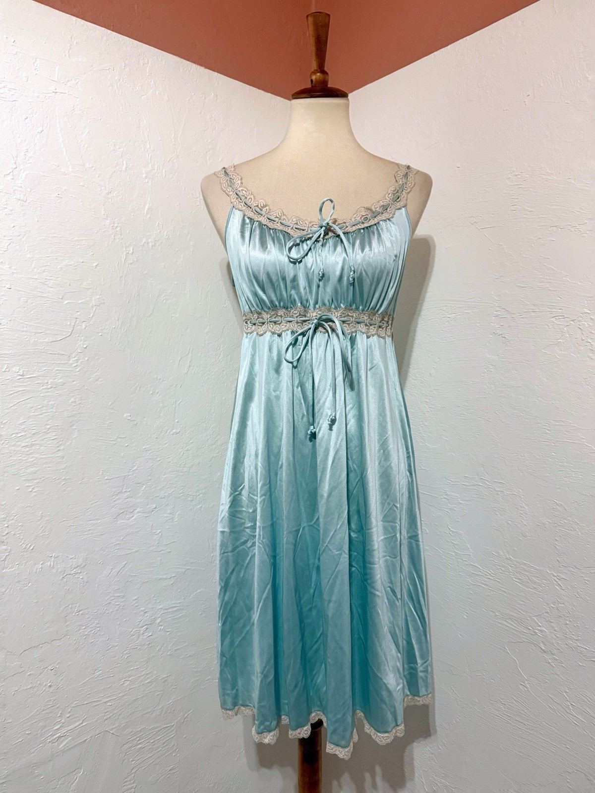 VTG 70s Vanity Fair Aqua Nylon Whimsy Women&rsquo;s Regency Lingerie Nightgown Sz S