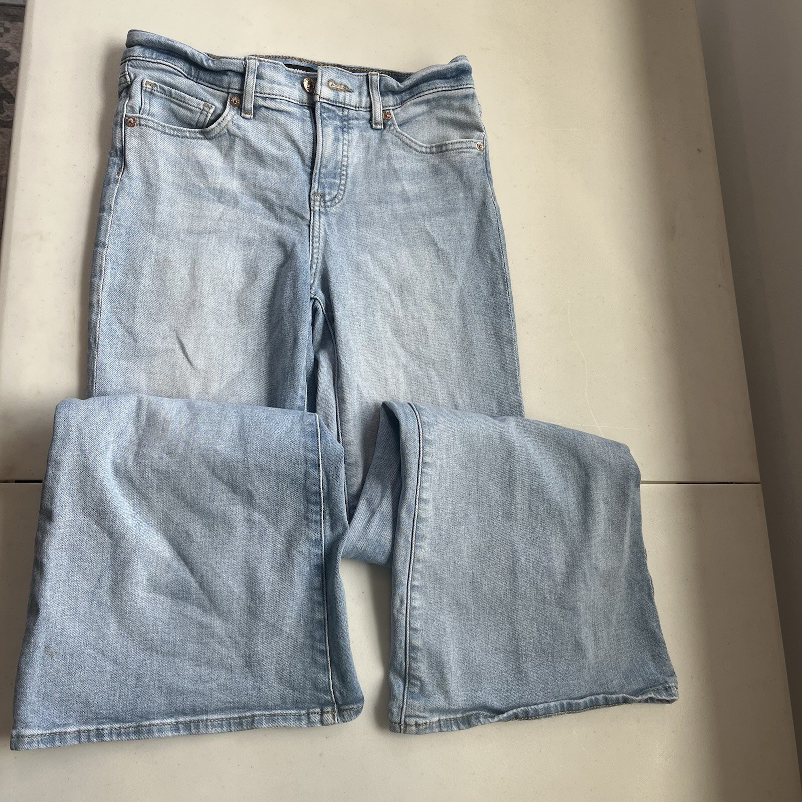 Express &rsquo;70s Flare Mid Rise Women&rsquo;s Light Blue Wide-Leg Jeans. Size 2S