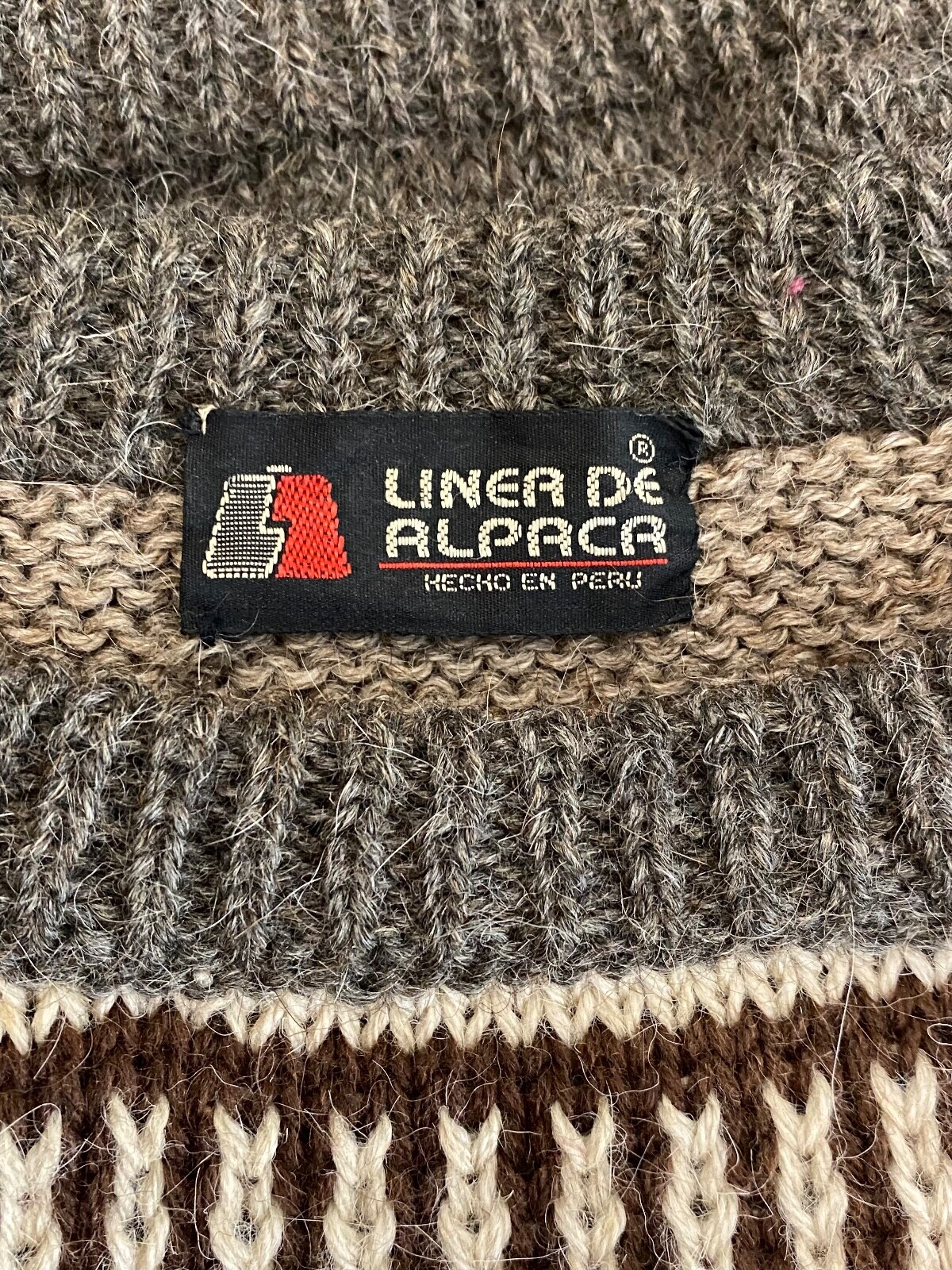 Vintage 1980&rsquo;s LINEA DE ALPACA Peruvian hand knit alpaca wool unisex sweater S/M