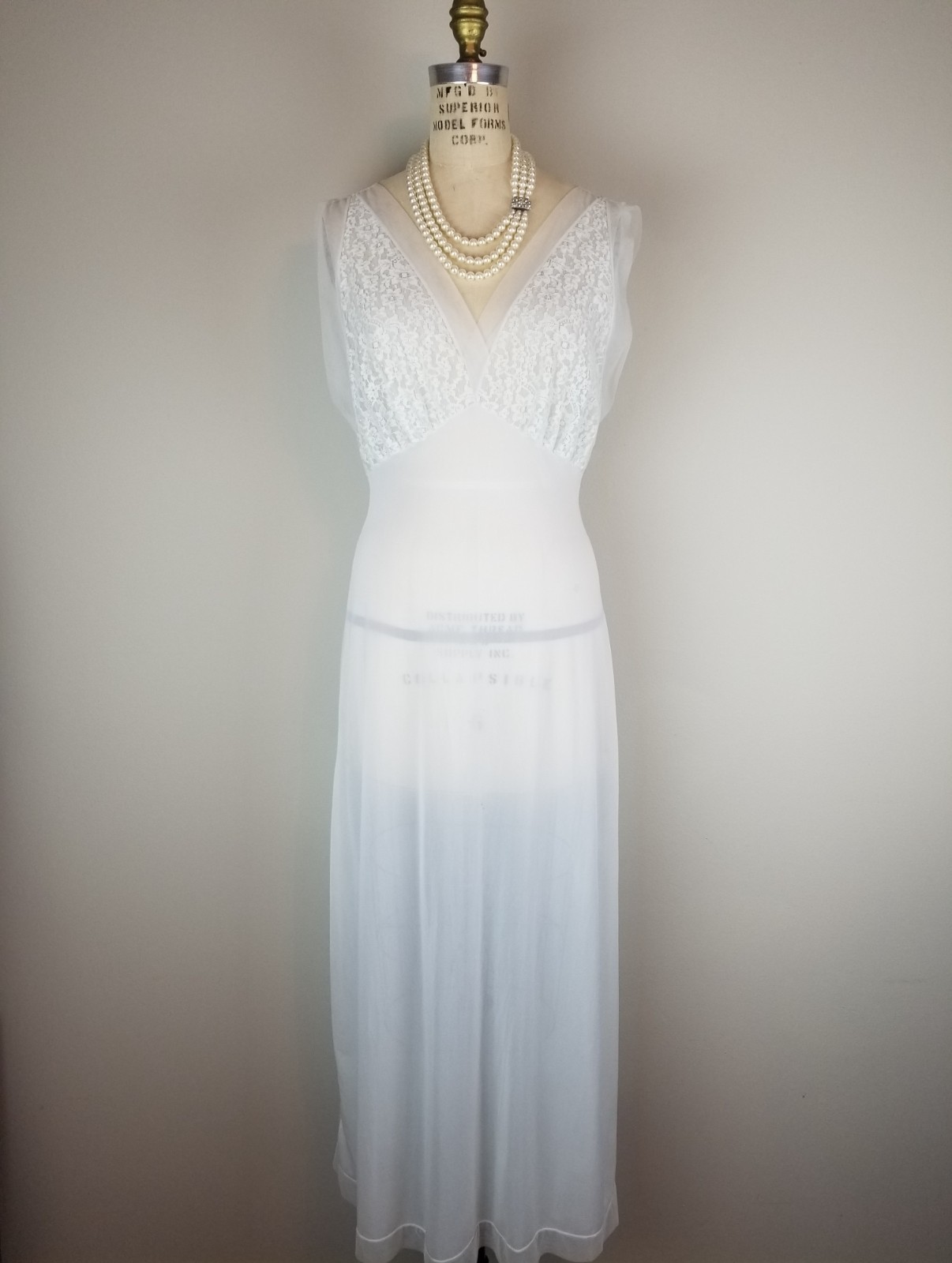 Vintage 1950&rsquo;s Glamorous Powder Blue « Myth » Nightgown Van Raalte Bust Size 34~36