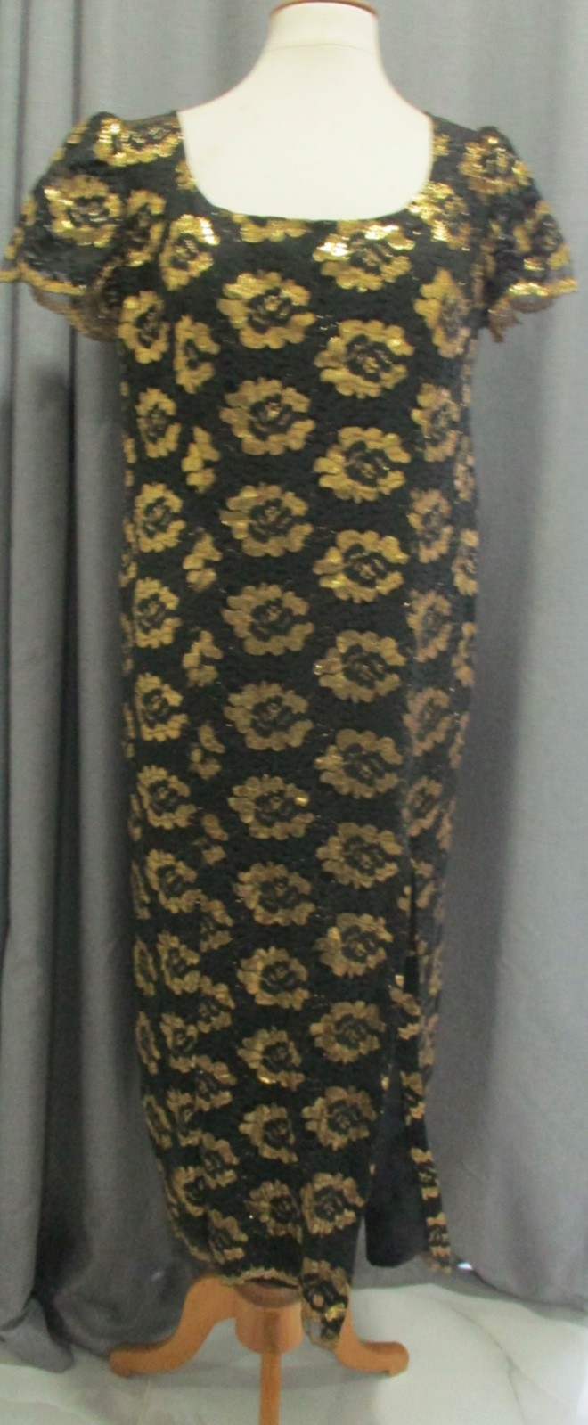 GORGEOUS VINTAGE DRESS 100% POLYESTER IN FLORAL LACE PRINT BLACK & GOLD X-LARGE!