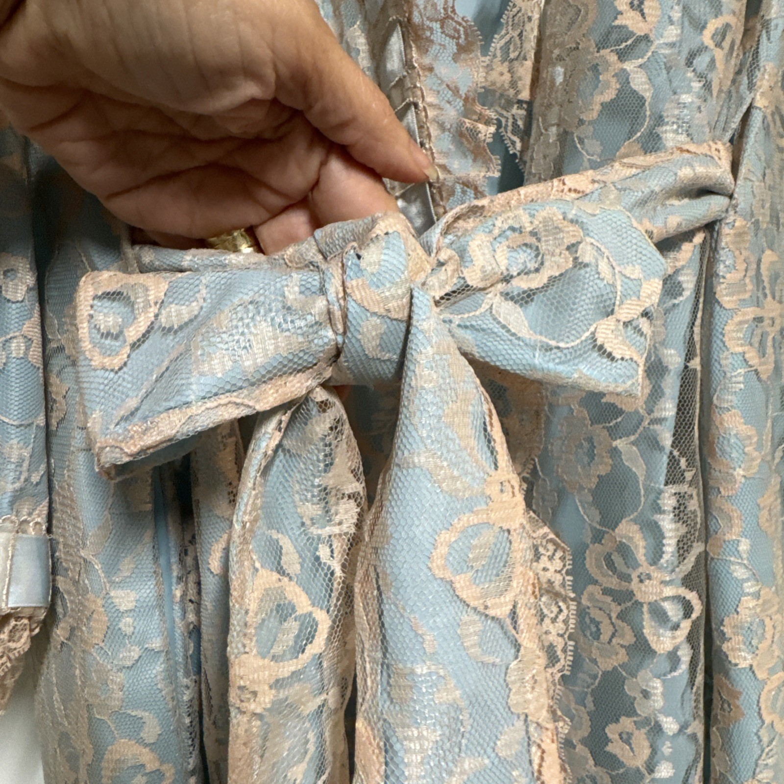 Odette Barsa Robe Size M Light Blue Ecru Lace Overlay NWT Gown Saks Fifth Avenue