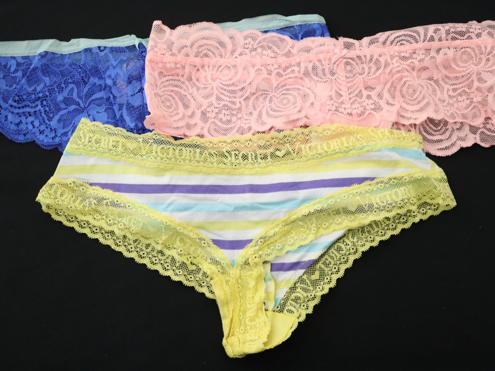 3 VTG Victoria&rsquo;s Secret PINK 2015 Lace Thong Panties Lot MEDIUM
