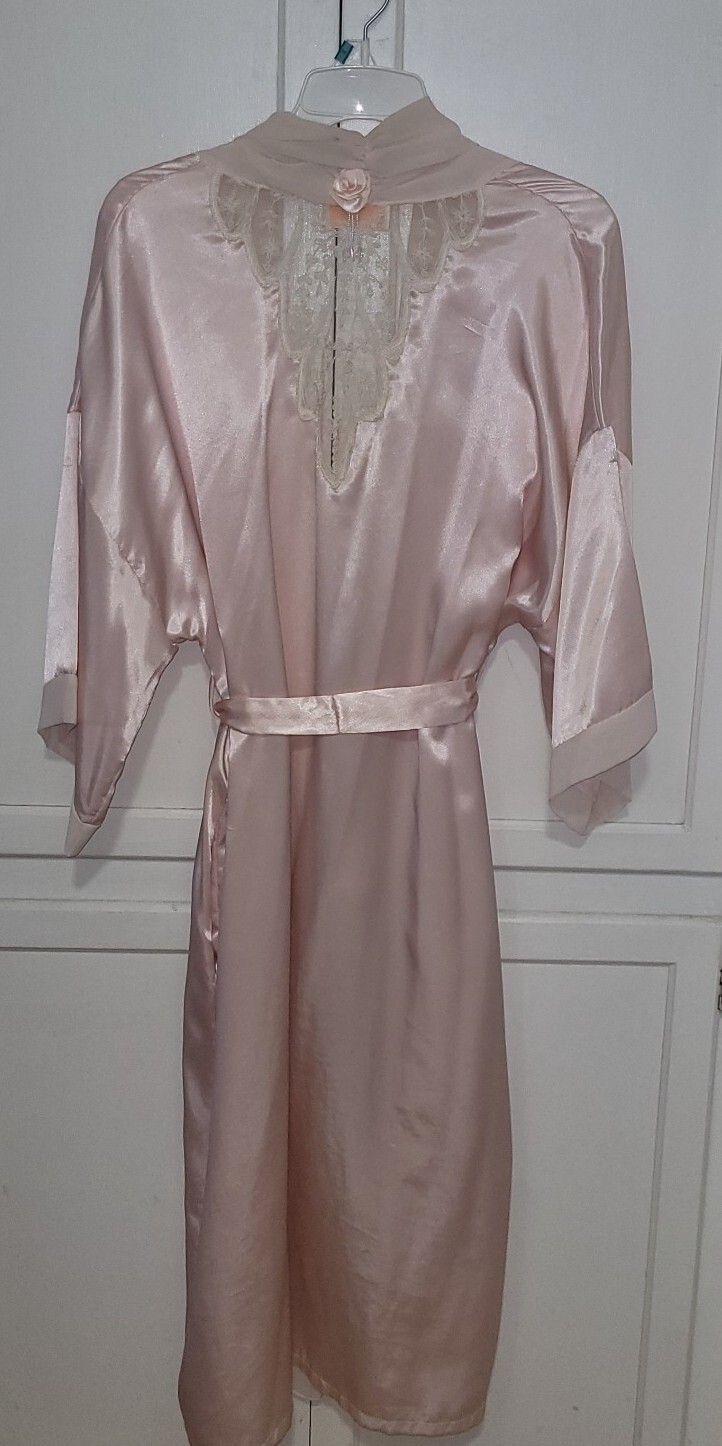 Vintage Intimate Concepts by Terry Russo Pink Satin Robe Size P/S 80’s Beading