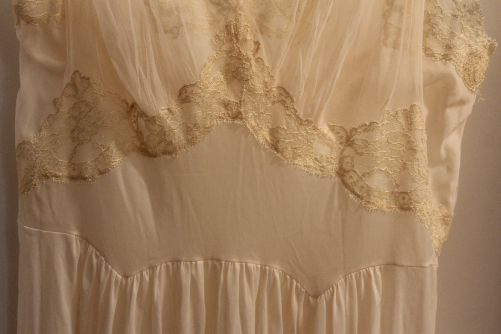 Vintage Vanity Fair Sheer Chiffon Negligee Peach Ecru Lace Sz 38 Long Nightgown