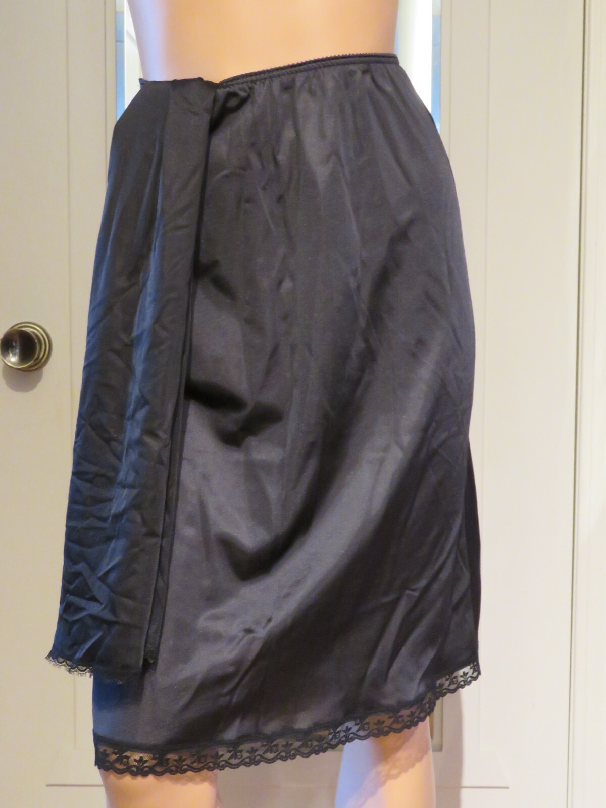 ll Two Half-Slip Warner&rsquo;s Style 55300 USA 22&Prime; Long Nylon & Lace Size Small Black