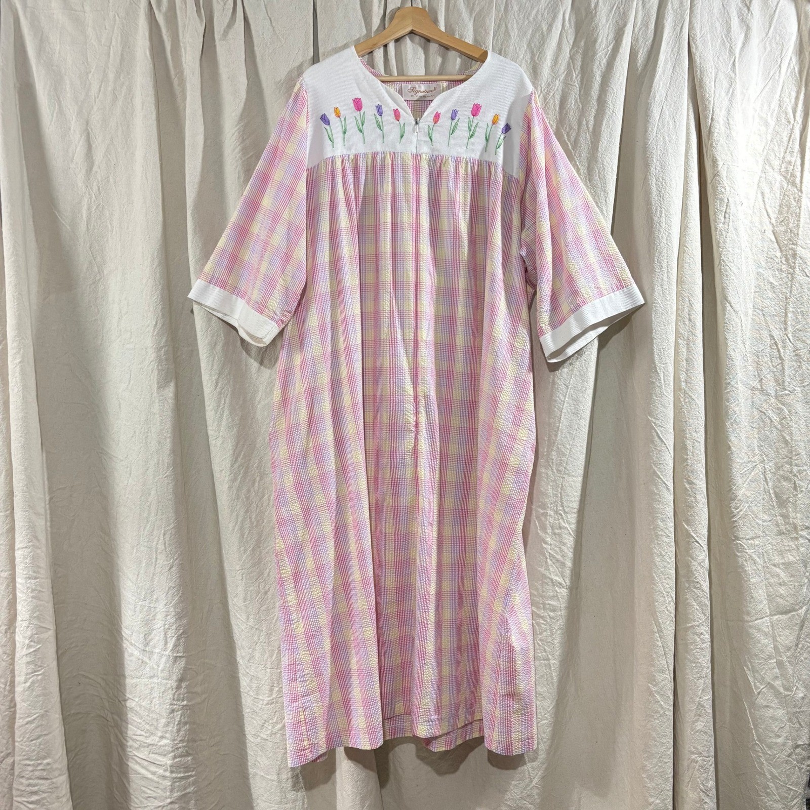 VTG Signature II Stan Herman Seersucker Robe 80s Pastel Plaid Tulip Embroidered