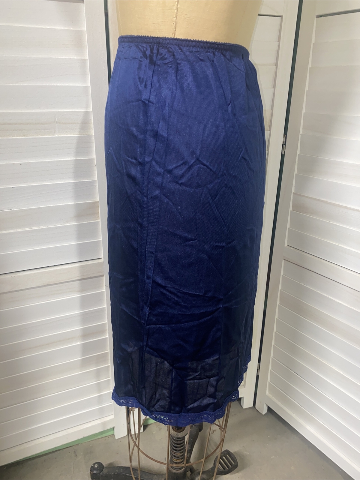 Vintage 70s 80s Warner’s Navy Blue Nylon/Lace Half Slip Size Small USA Made