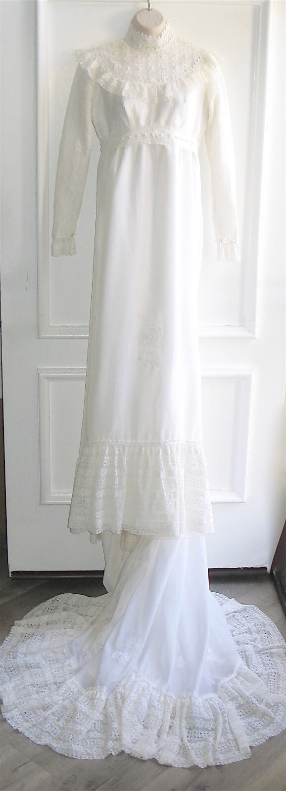 Vintage 1973 Prof.-Made Prairie-Style Lace & Chiffon Wedding Dress w/Train, S