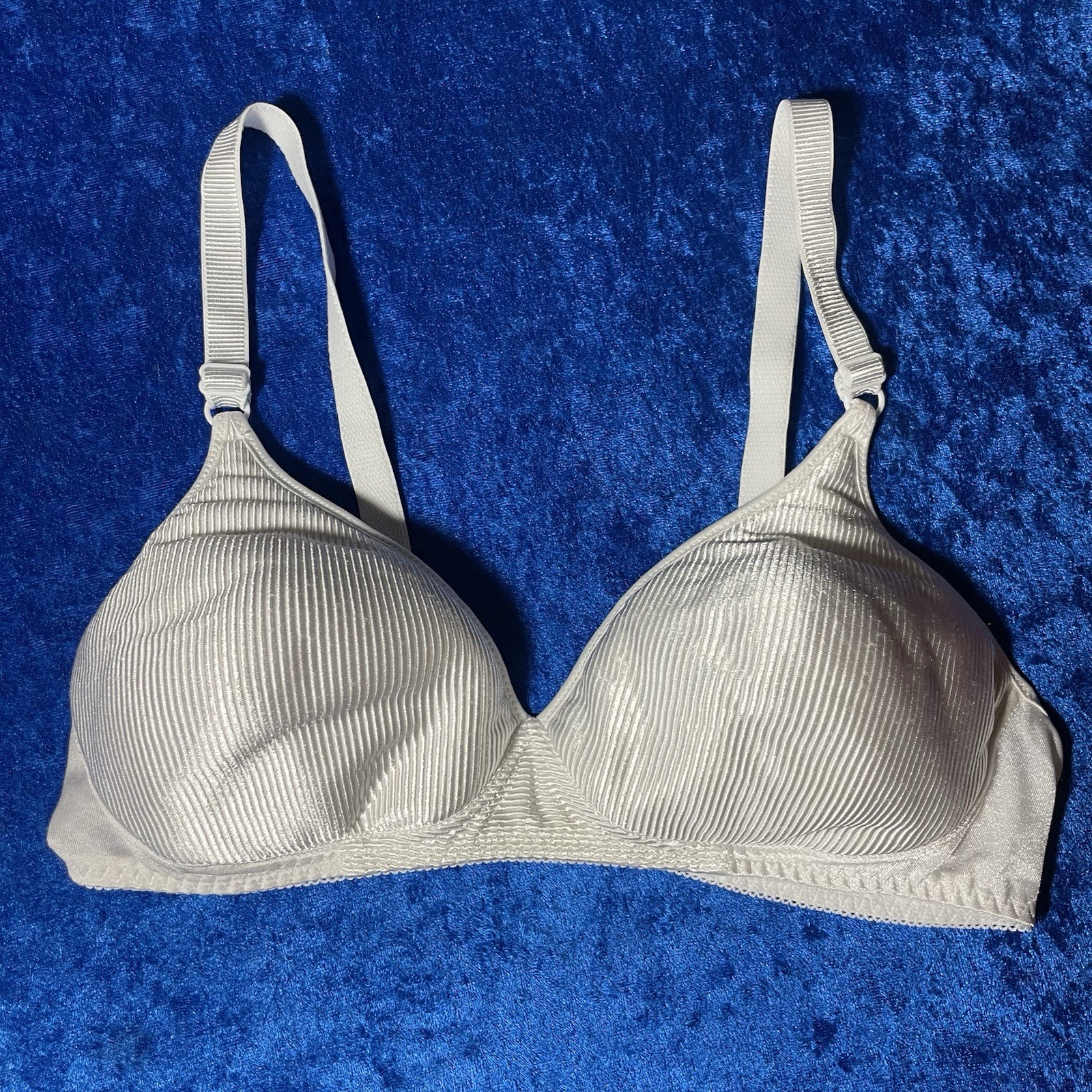Vintage Hanes Bra 40b Shiny White Wireless Padded Bralette