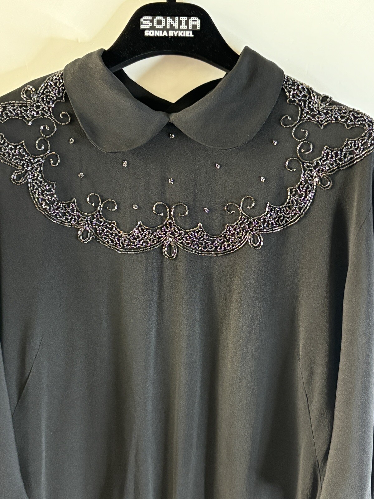 VTG 40&rsquo;S LOVELY BLACK BEADED COLLARED&PLEATED BACK DRAPE SLEEVE CREPE DRESS*S/M