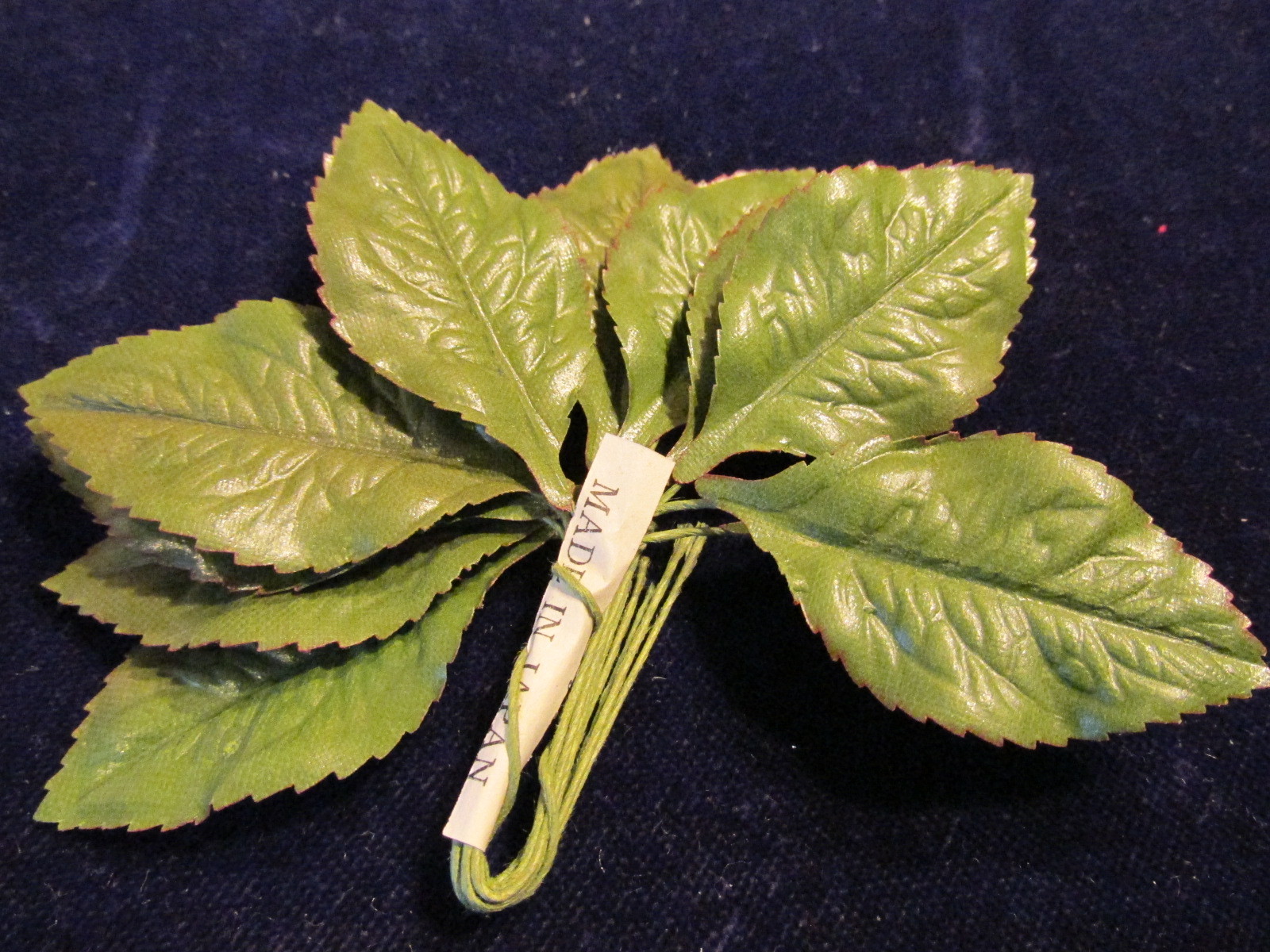Vintage Millinery Flower 1 3/4&Prime; Leaf Green 11pc Lot for Hat Bridal + Hair Y251
