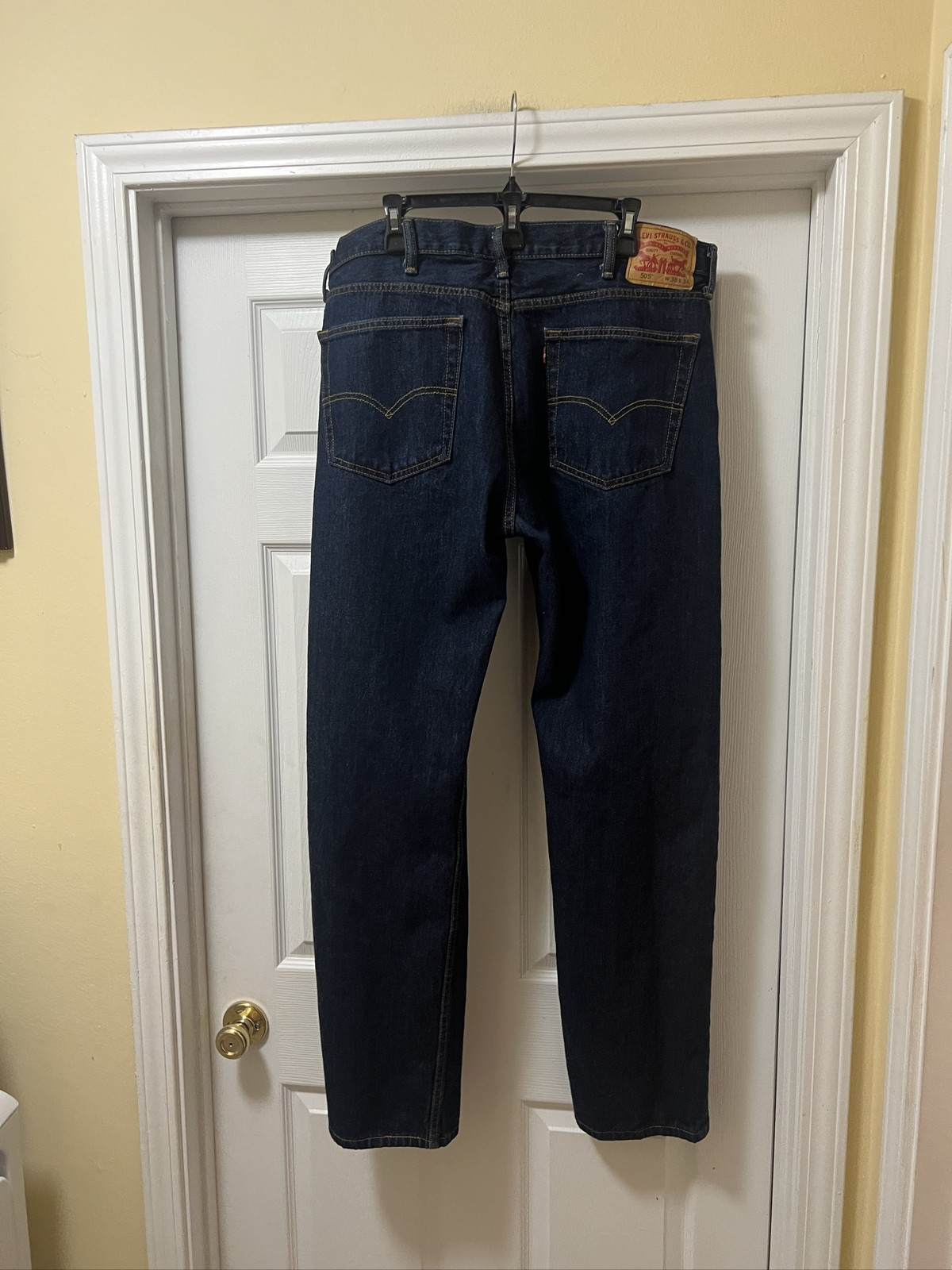 Levi&rsquo;s 505 Men&rsquo;s Regular Fit Straight Dark Wash Denim 38×34