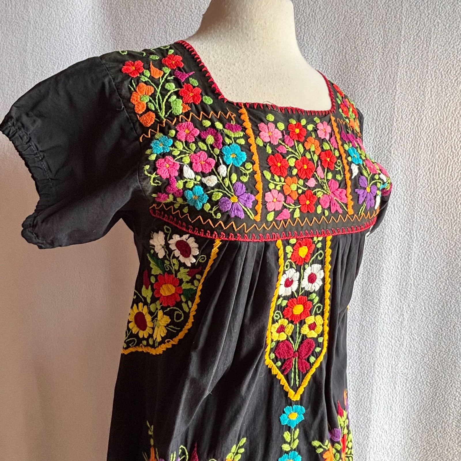 Vtg Black Cotton Colorful Floral Embroidered Mexican Oaxacan Maxi Dress Small
