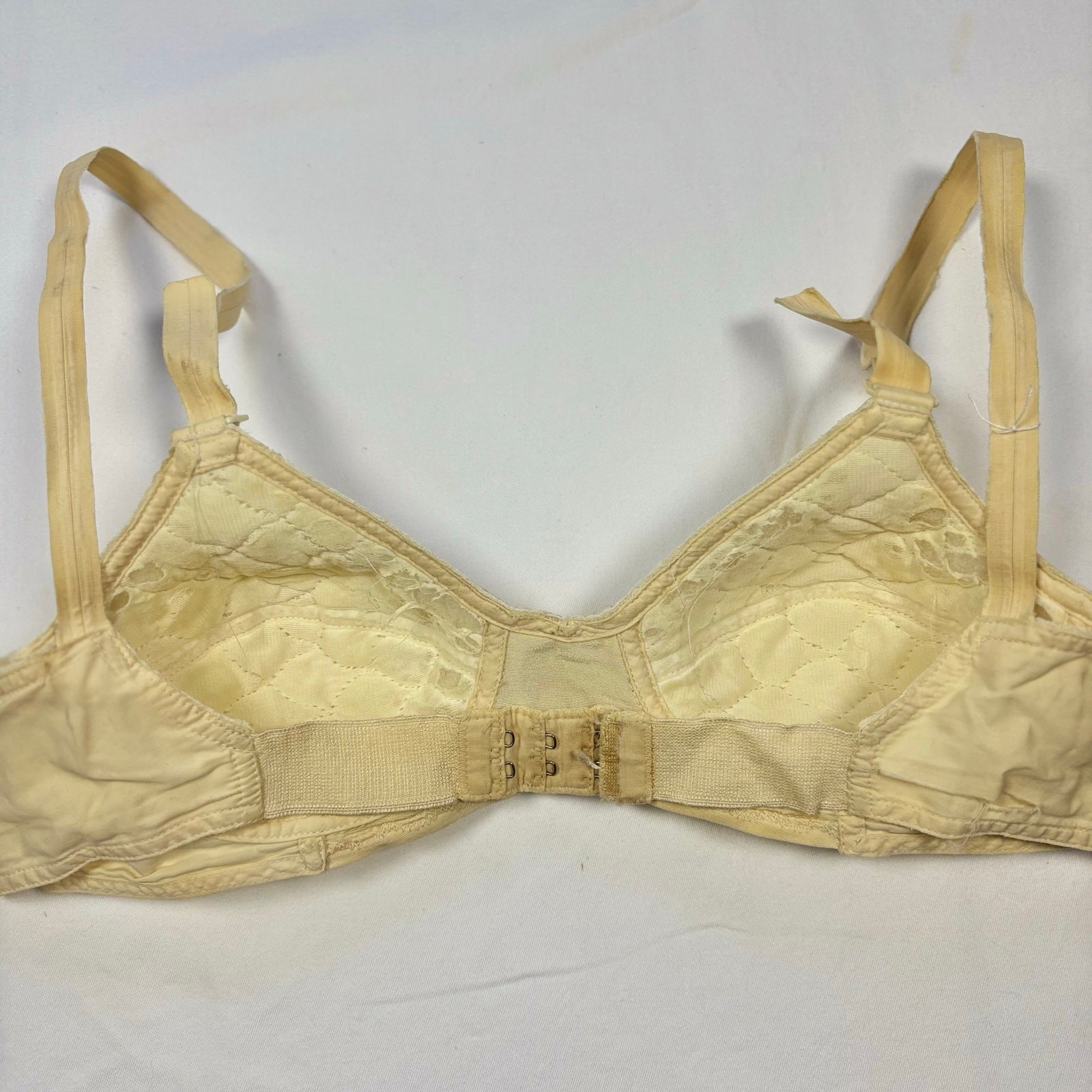 Vintage 1940s Cotton Bullet Bra Wireless Pointed Cup Cream WW2 Brassiere As Is