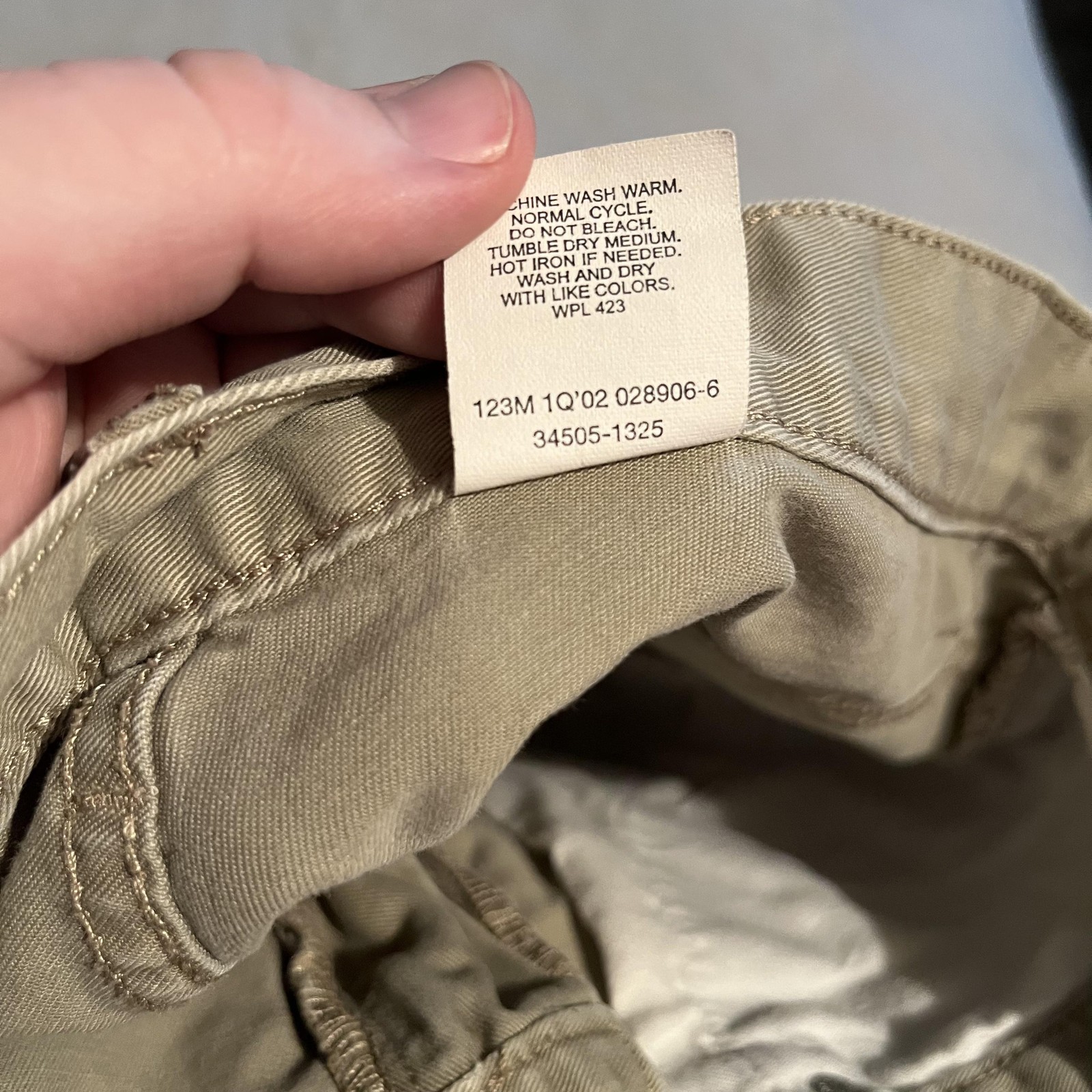 VintageLevi&rsquo;s 505 Chino Shorts Mens 34 Beige Flat Front 11in Inseam Regular Fit