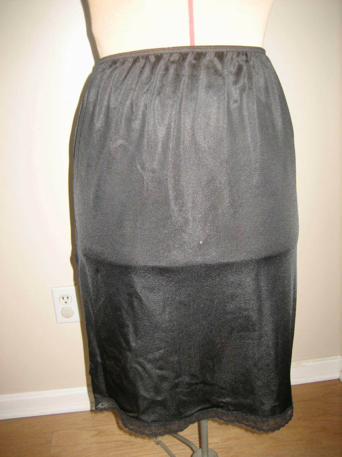 GREENCO MAID Black Nylon Half Slip, Lace Hem, Side Slits – Size M – USA