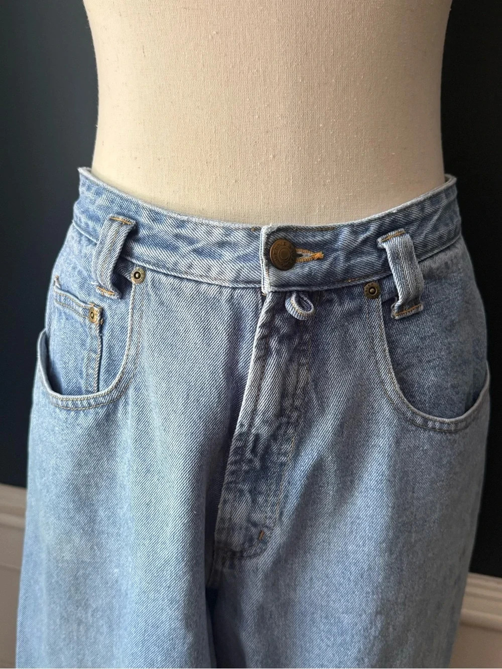 Vintage 90s Eddie Bauer Light Blue High-Waist Straight Jeans with Utility Loop