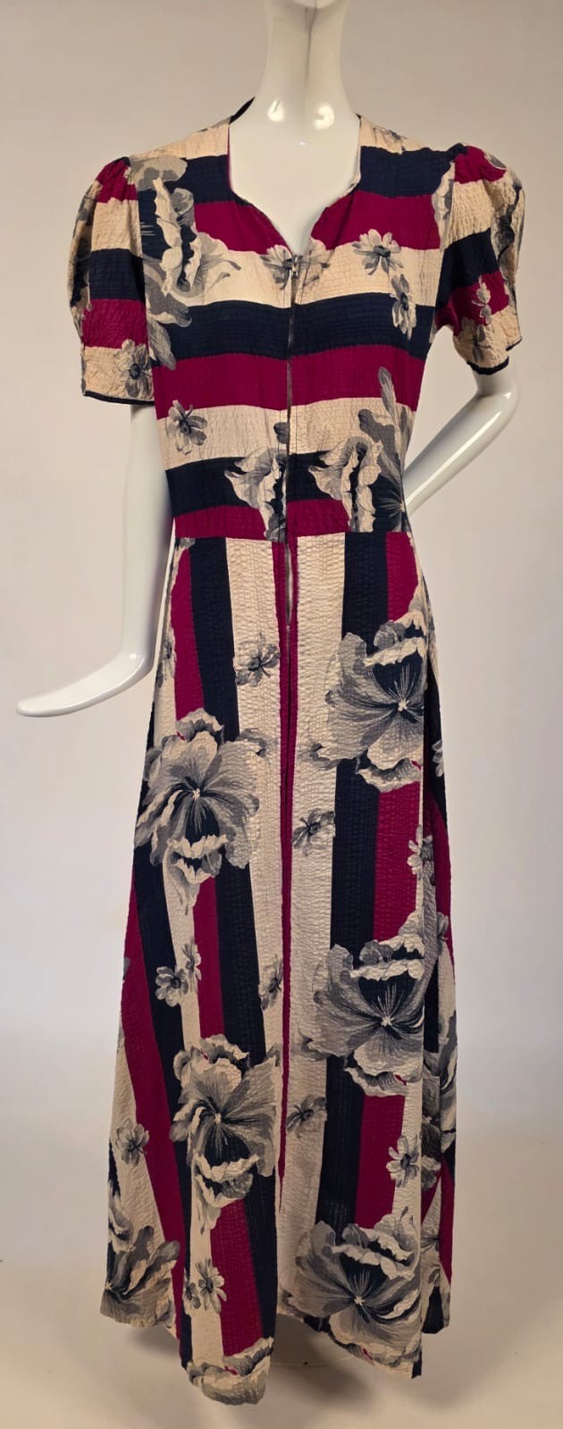 VINTAGE 1940’S RED WHITE + BLUE COTTON DRESS W LARGE FLORAL PRINT