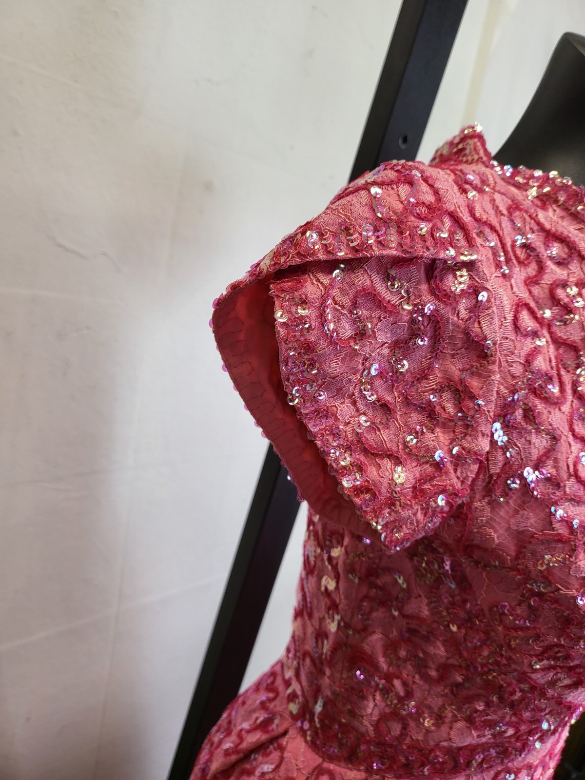 1960&rsquo;s Vibrant Pink Shimmering Sequin & Lace Hostess Gown Dress Size 10