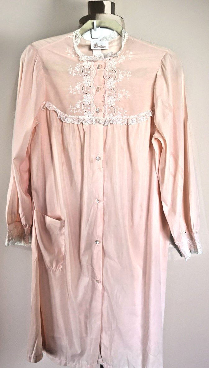 Vintage Barbizon Light Orange Peignoir Embroidery Lace Detail, Size MED – LG