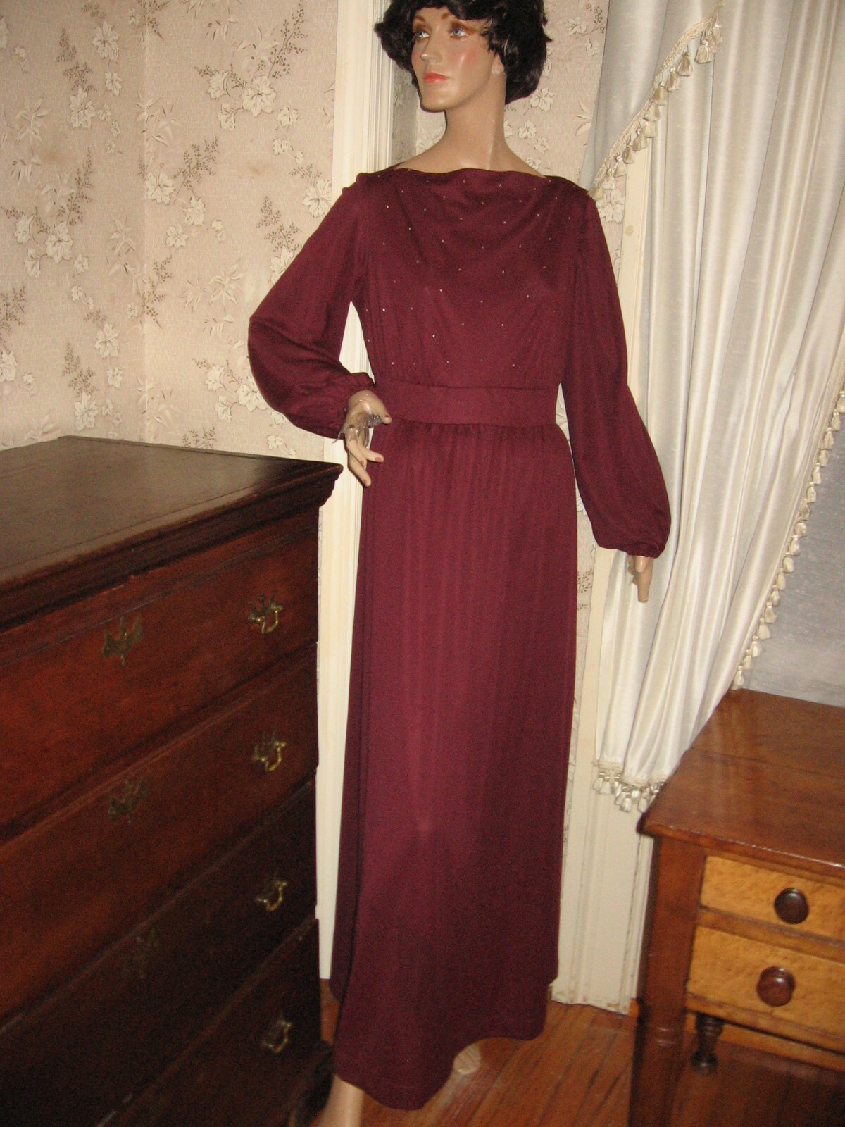 LOVELY VINTAGE 1970s BURGUNDY POLYESTER KNIT MAXI DRESS-RHINESTONE BODICE – 16
