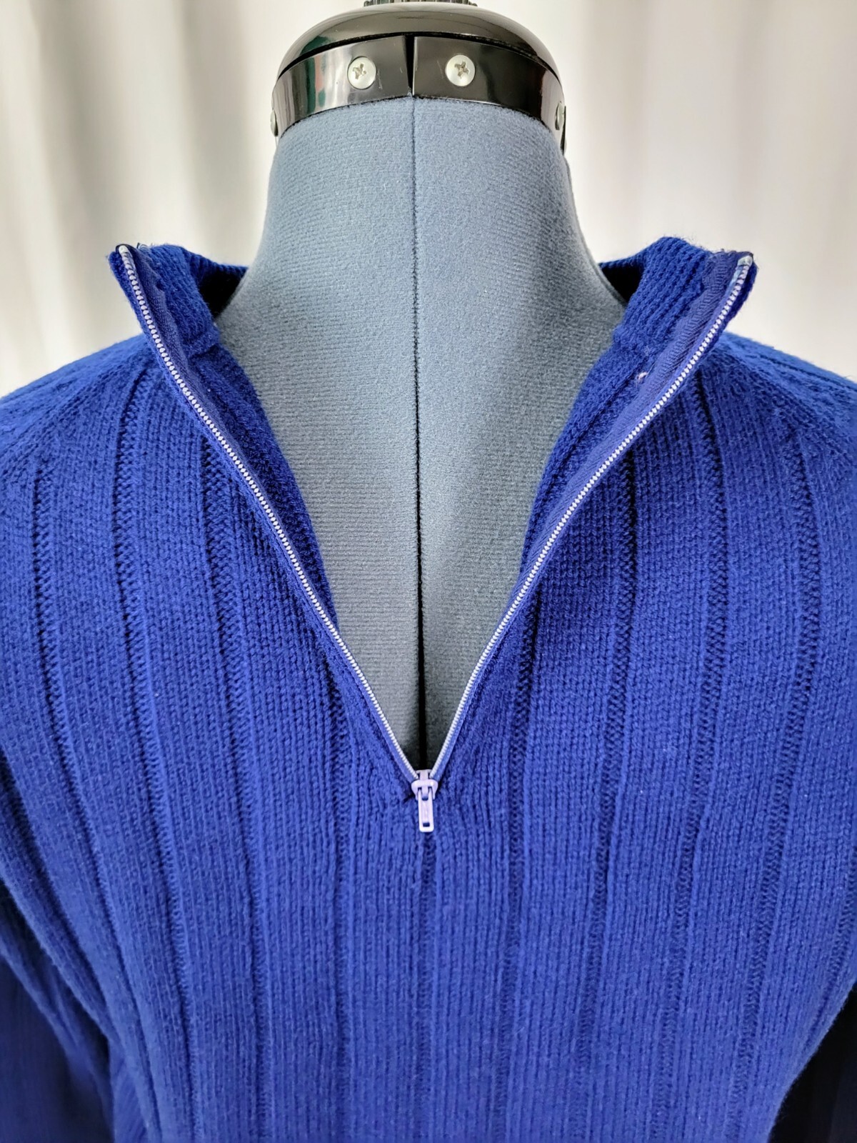 Vtg Cable Knit Crew Neck w Raglan Sleeves in Navy Blue w Zipper Neck Size M?