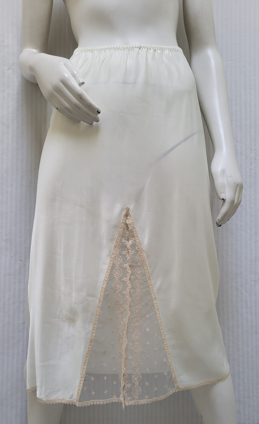 Vintage LILY OF FRANCE Ivory Ecru Lace HALF SLIP Union Made in USA – Size S -EUC