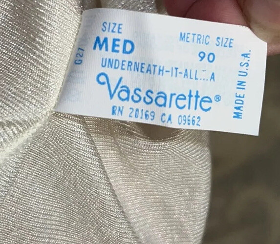 vtg Vassarette Size Medium Underneath-it-All Shirt Pullover V Neck Ivory womens