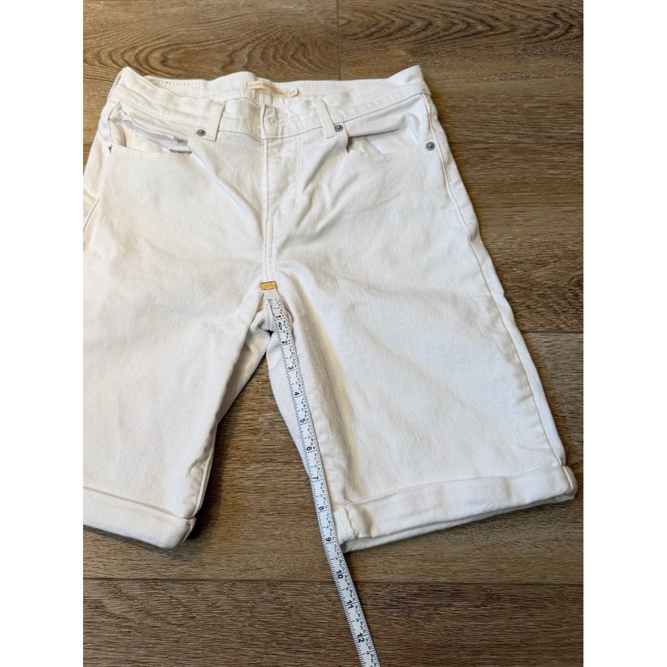 Levi&rsquo;s Classic Bermuda Denim Shorts | Size 26 | White/Off-White | Sewn-in Cuff