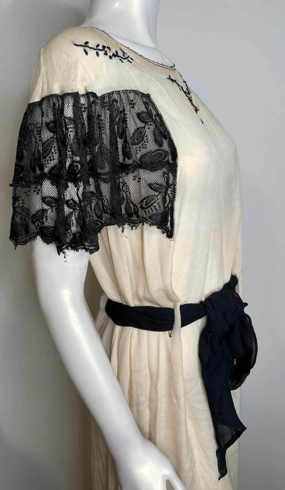 Antique 1900s Ivory Black Silk Dress S M Art Deco Flutter Lace Sleeves Embroider