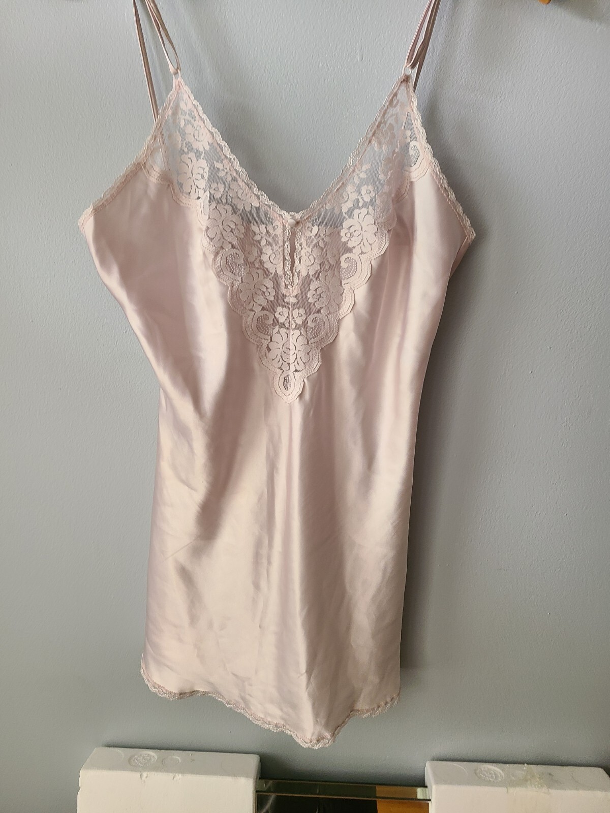 Vintage Maidenform Camisole Chantilly Lace Trim Strappy Satin Tank Size 34