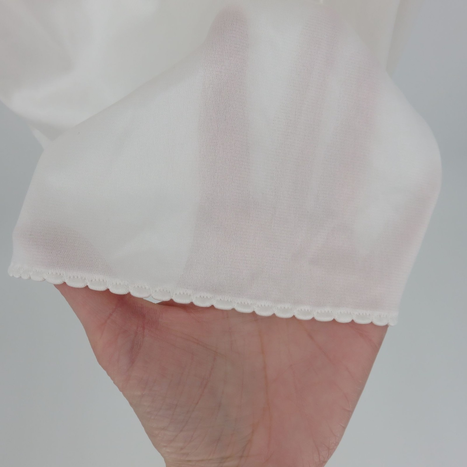 Vassarette Women Size 38 Style 10-008 Solid White Scallop Trim Slip Dress Nylon