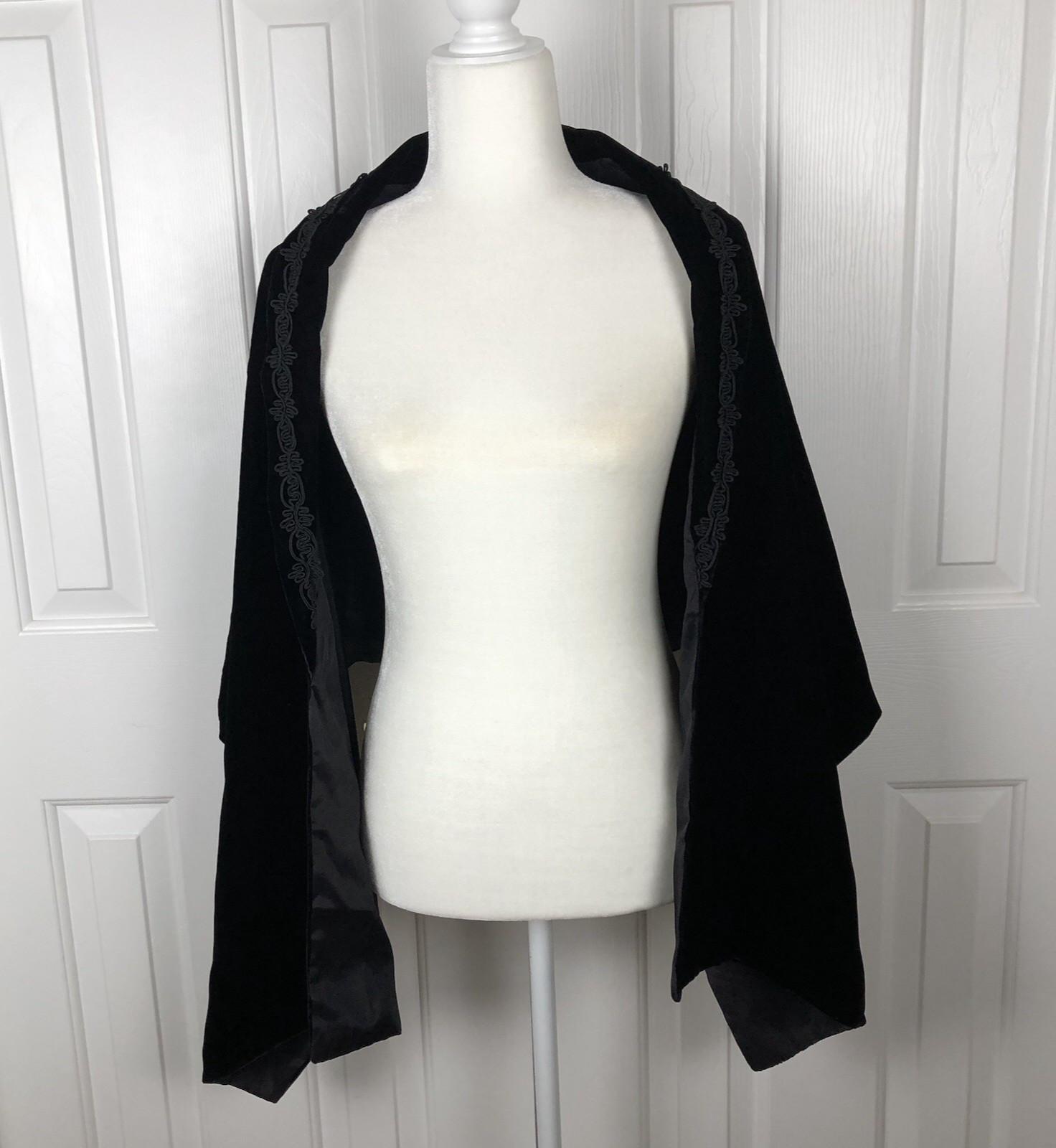 Vtg Black Velvet Cape Open Front Braided Trim Joseph Magnin Evening Witchy Goth