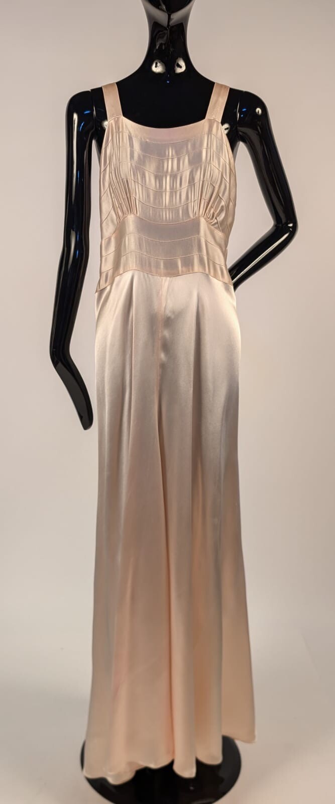 HOLLYWOOD GLAMOUR 1930’S LONG CHAMPAGNE SATIN DRESS W RIB PLEAT TOP