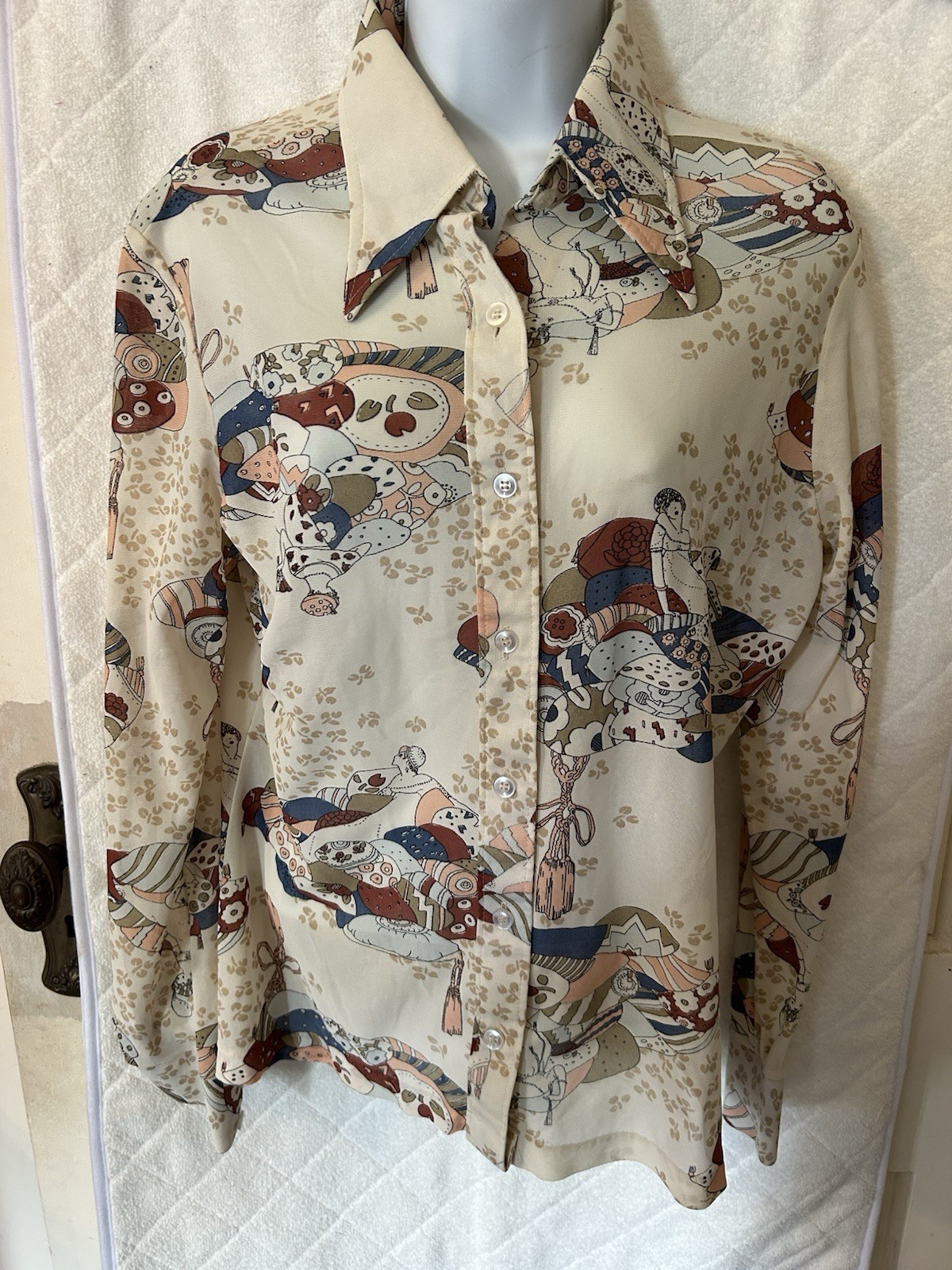 Vintage 1970 Sheer Art Nouveau Polyester Dagger Collar Button Down Ladies Med