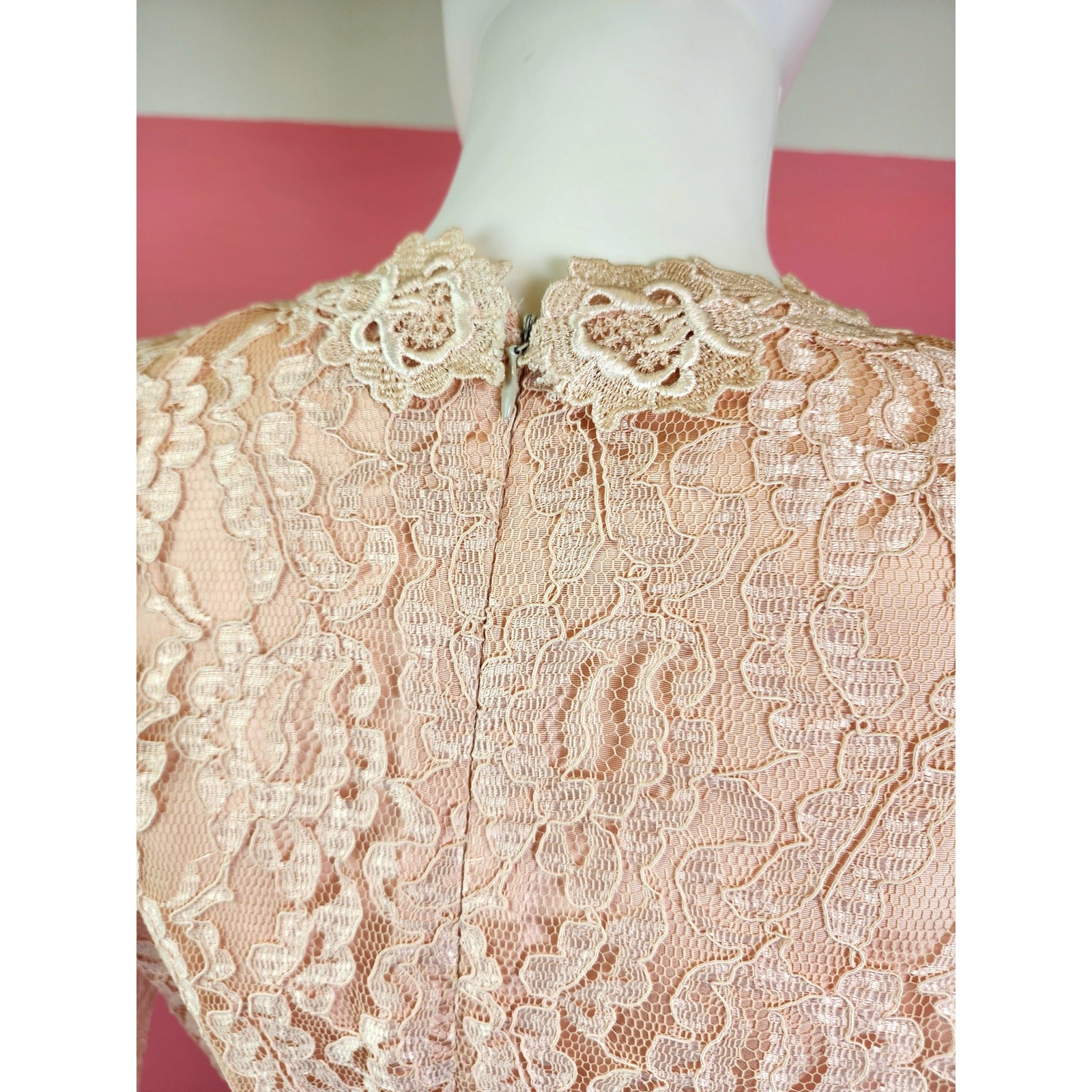 Medium to Large Vintage 1980&rsquo;s Light Peachy Pink Lace and Chiffon Belted Dress